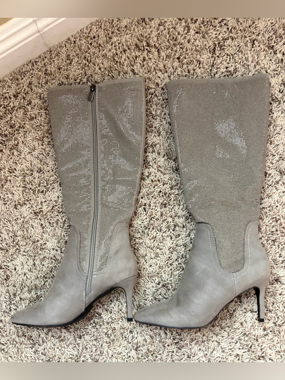 Jones New York size 8 Women's Gray Knee-High Pointed Toe  Boots rhinestone